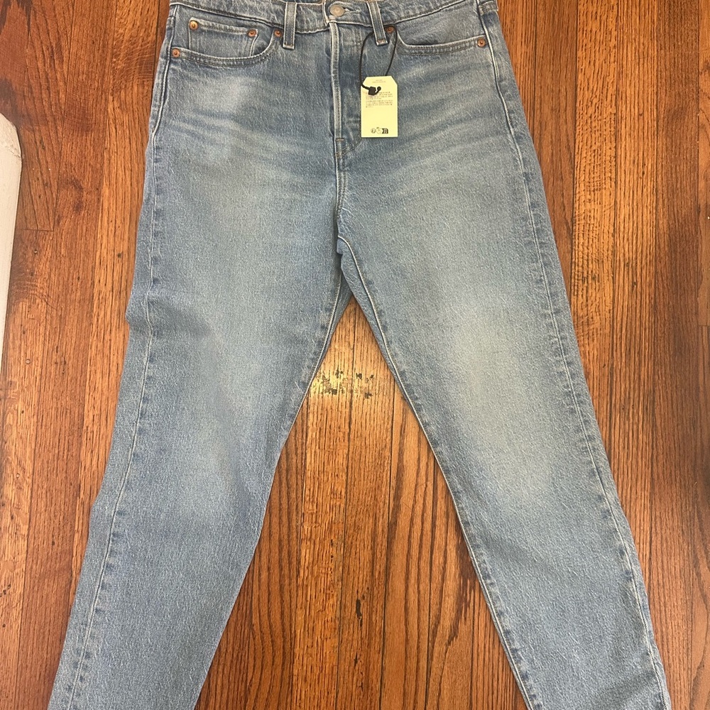 Women’s Levi Premium Wedgie Icon Fit Jeans size 29